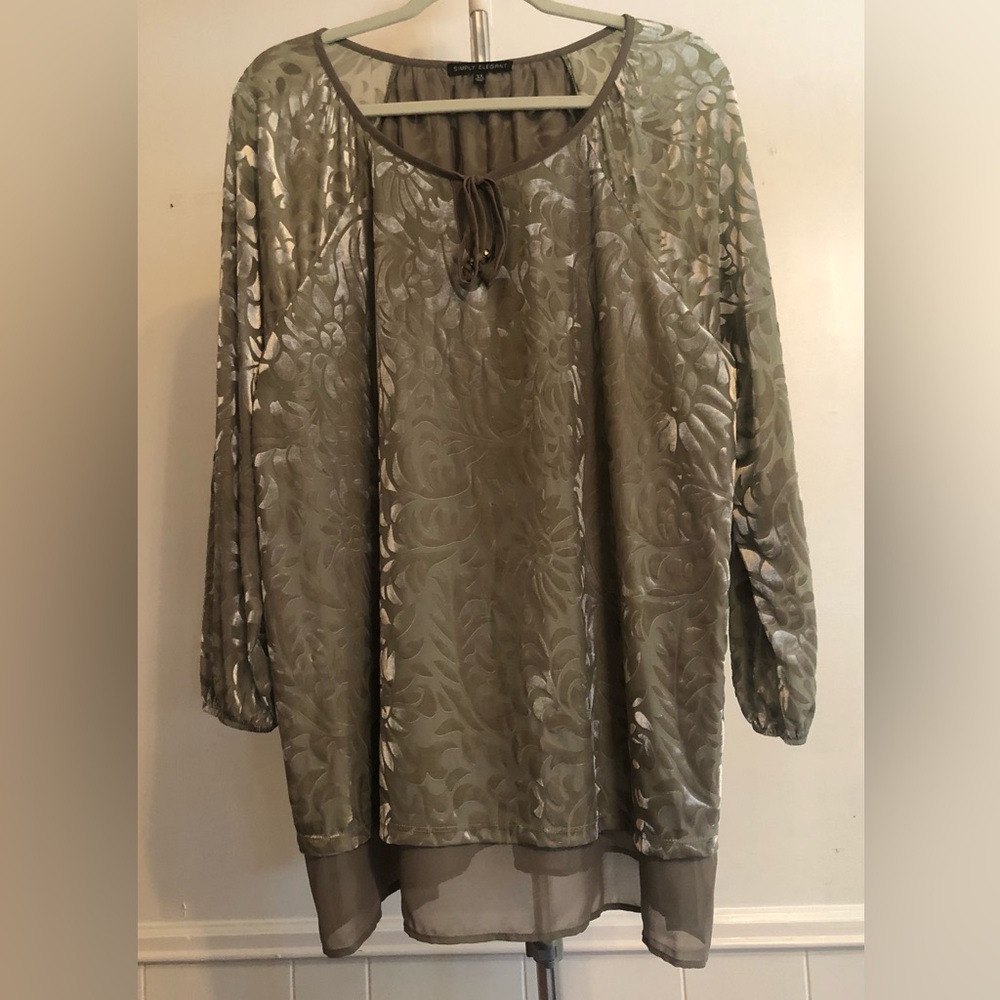Simply Elegant Women Stylish Embossed Velvet Floral Leaves Design Blouse… - Picture 3 of 11